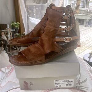 Chic Brown Leather Strappy Sandals